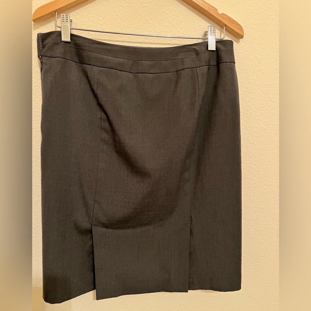 The Limited Skirt Double Back Slits Side zipper and Buttons - Picture 2 of 9